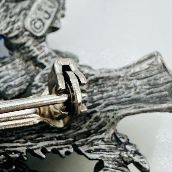 Vintage JJ Jonette Christmas Tree Brooch Pin with Colorful Gems and Star Topper - Picture 7 of 11